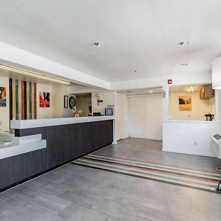 Motel 6 Tampa Near Fairgrounds - Casino Экстерьер фото