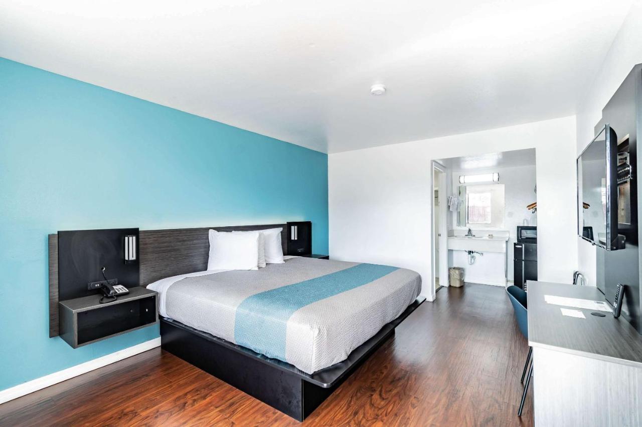 Motel 6 Tampa Near Fairgrounds - Casino Экстерьер фото
