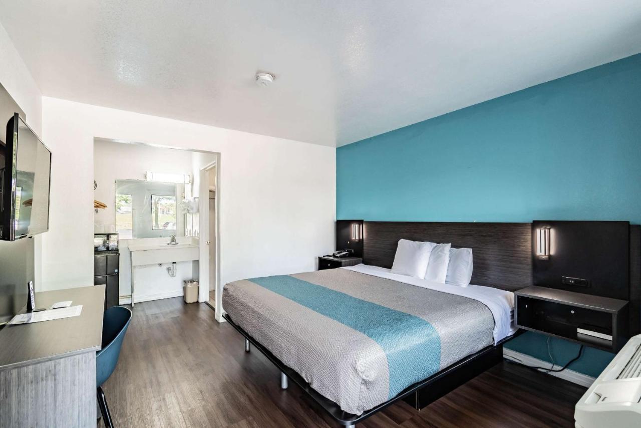 Motel 6 Tampa Near Fairgrounds - Casino Экстерьер фото