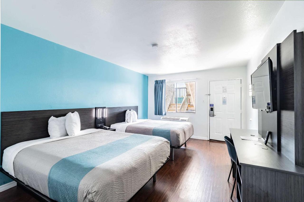 Motel 6 Tampa Near Fairgrounds - Casino Экстерьер фото