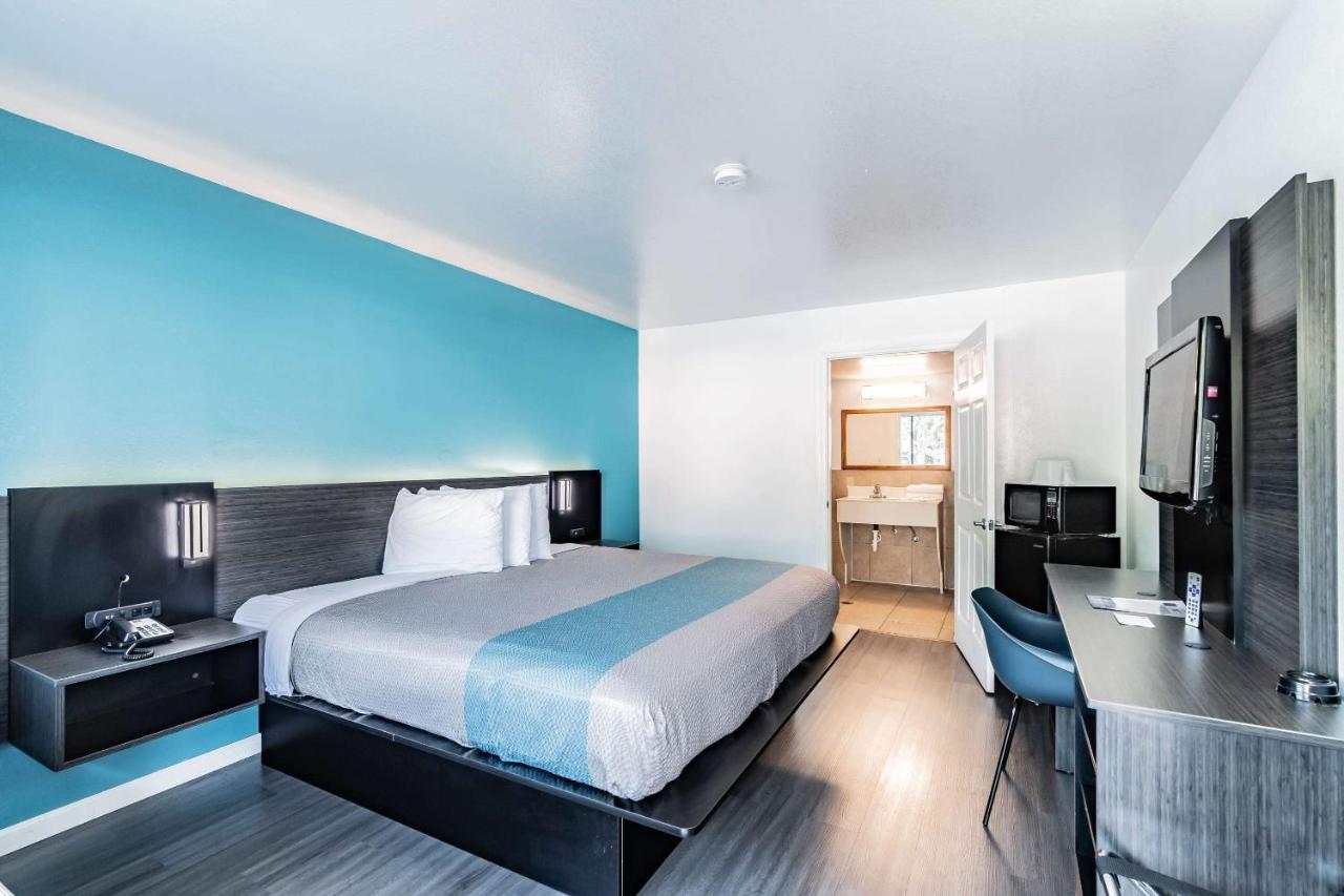 Motel 6 Tampa Near Fairgrounds - Casino Экстерьер фото