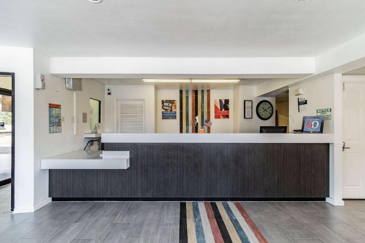 Motel 6 Tampa Near Fairgrounds - Casino Экстерьер фото